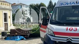 У центрі Володимира під лавкою виявили труп (фото)