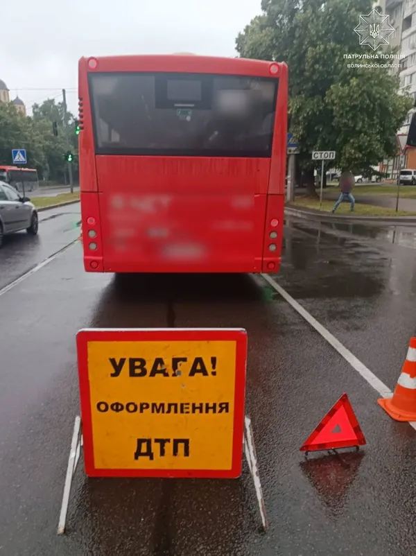 У Луцьку на Соборності автобус влетів у легковик: деталі аварії