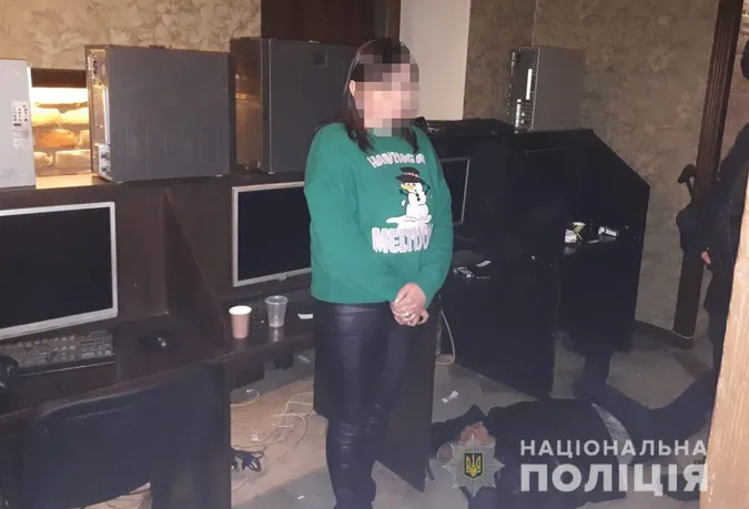 У Луцьку озброєні бійці «накрили» підпільне казино (фото)