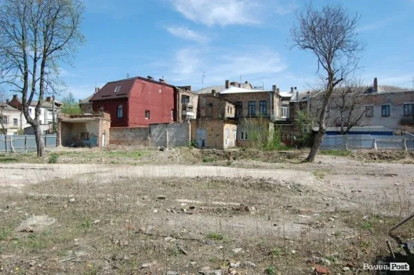 Бізнес, житло, авто: суддя з Луцька відсуджує в ексдружини все, що записав на неї