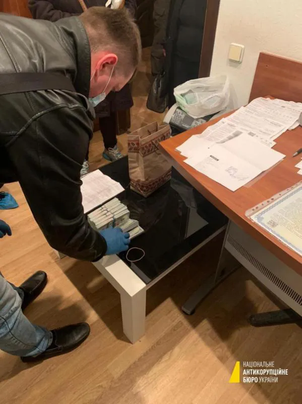 Мільйони доларів і сто шекелів: у Києві – корупційний скандал (фото)