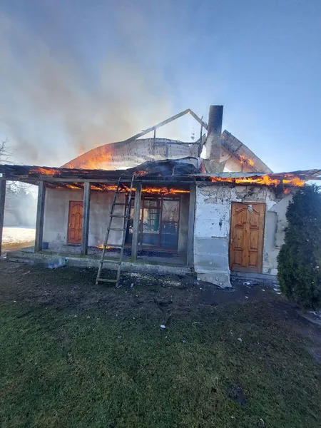 На Волині у пожежі постраждав 39-річний чоловік – він у лікарні (фото)