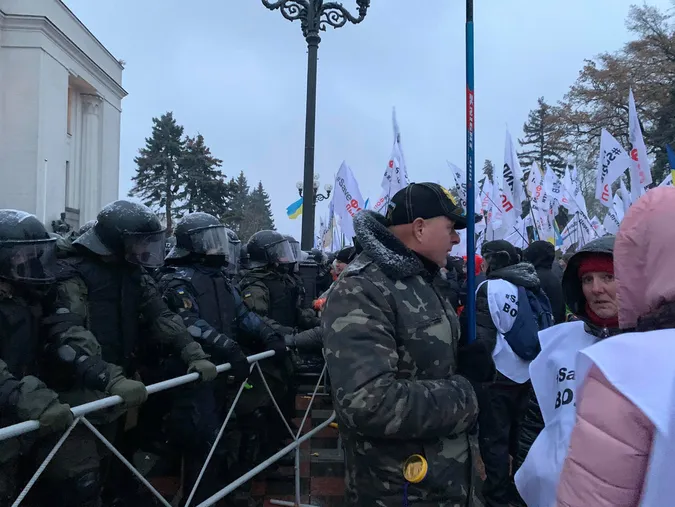 Підприємці у Києві намагаються взяти штурмом Верховну Раду (фото, відео)