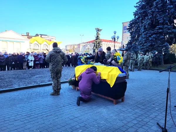 На Волині в останню путь провели Героя Романа Ващука (фото)