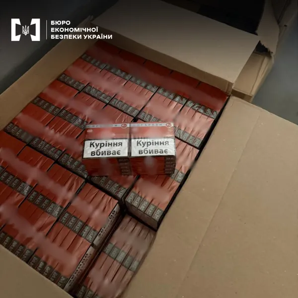Сигарети поштою по всій Україні: на Волині БЕБ викрило схему на 1,8 млн грн (фото, відео)