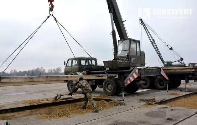 На Луцькому військовому аеродромі почали ремонтувати злітну смугу