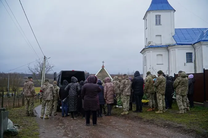 У Новосілках попрощались із загиблим ветераном Олександром Таліковим (фото)