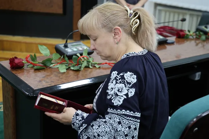 У Луцьку родинам загиблих Героїв вручили державні нагороди (фото)
