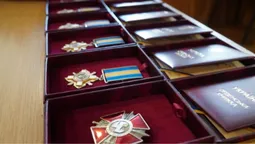 «Ми в боргу перед кожним Героєм»: на Волині родинам загиблих захисників вручили нагороди (фото)