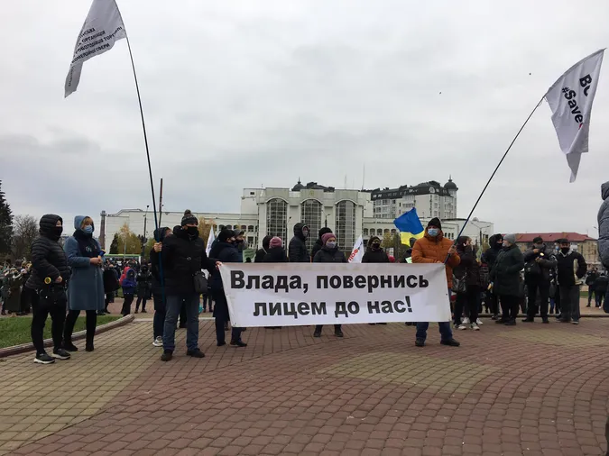 «Людина їсть не тільки в будні»: у Луцьку страйкують підприємці  (фото, відео)