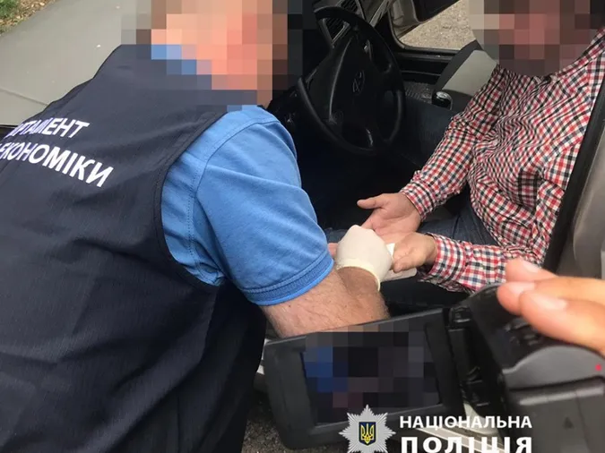 Заступник міського голови Володимира-Волинського вимагав від підприємця 10 тисяч гривень хабара (фото)