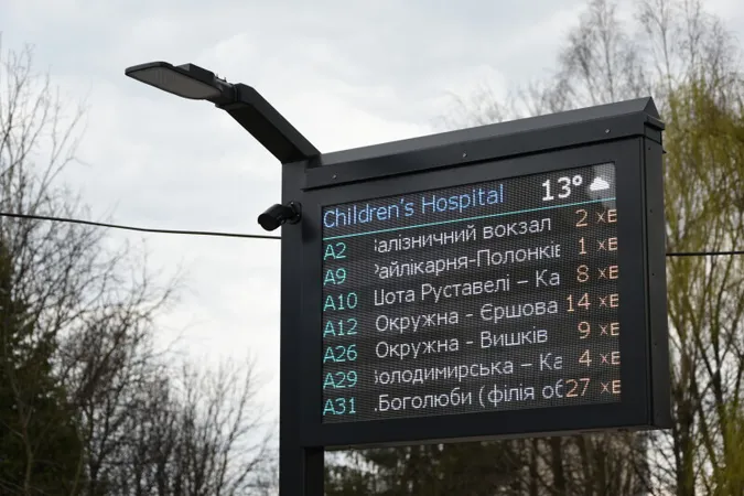 За грантові кошти у Луцьку встановили 22 «розумних» табло(фото)