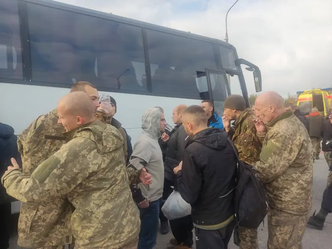 Обмін полоненими: з російського полону звільнили ще 52 людини (відео)
