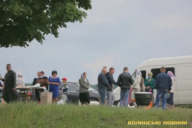 «Запалили потяг до чистоти»: як під Рованцями воду на Купала святили (ФОТО)