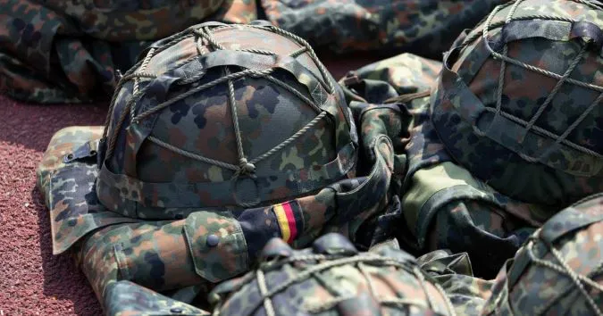Німеччина нарешті надіслала Україні обіцяні 5 тисяч шоломів
