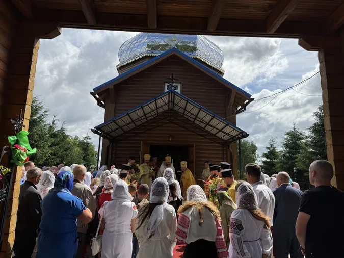Напередодні престольного празника у церкву Апостолів Петра і Павла на Волині приїхав владика Михаїл (фото)