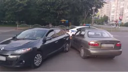 В крові – 2,17 проміле: у Луцьку п'яний як чіп на «ланосі» влетів у «рено» (фото)