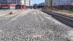 Показали, як у Луцьку ремонтують дорогу біля 27-ї школи (фото)
