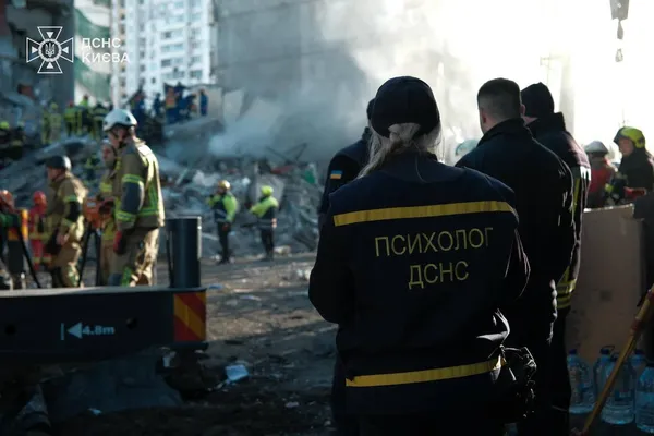 Російський удар по Києву: 5 загиблих, серед них дитина, 44 постраждалих, ще 20 людей шукають