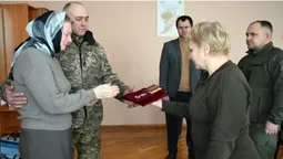 На Волині батькам загиблого солдата вручили орден «За мужність» (фото)