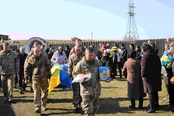 Сам виховував сина: Волинь попрощалася з воїном Іваном Шваївським (фото)