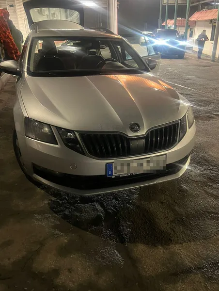 В «Устилузі» у багажі 75-річного німця виявили сотню набоїв та кинджал (фото)