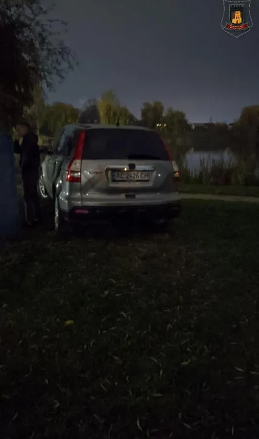 На тротуарах, на газонах: у Луцьку натрапили на «автохамів» (фото)