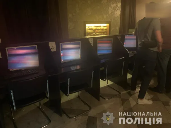 Працювало для «своїх»: у центрі Луцька «накрили» підпільне казино (фото)