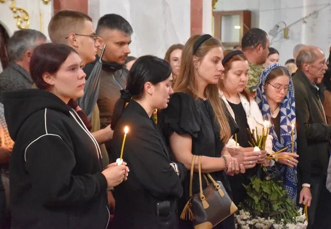Навіки додому: Луцьк попрощався з трьома захисниками України Геннадієм Кравчуком, Максимом Возняком, Владиславом Гіндою