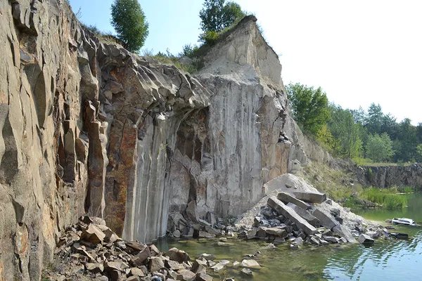 «Острів кохання» посеред смарагдової води: за 80 км від Луцька – унікальна природна локація (фото)