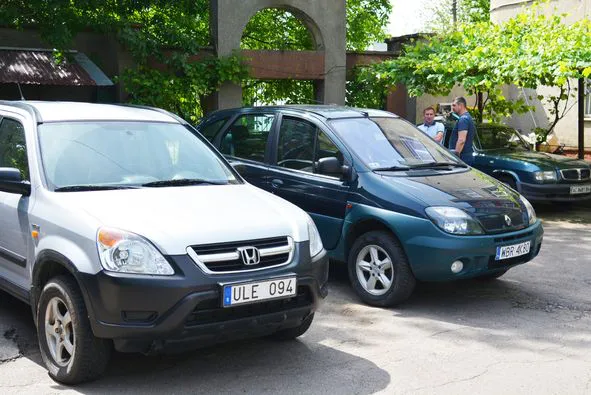 З Волині на передову передали два потужні позашляховики (фото)
