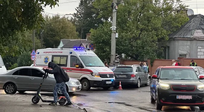 У Луцьку на перехресті Гнідавської та Потебні влупилися автівки