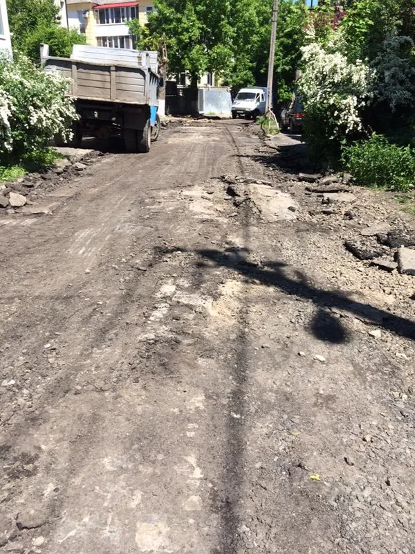 У Луцьку просять відновити стару бруківку на вулиці (фото) 