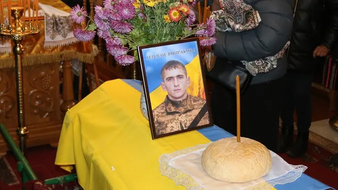 Загинув від удару дроном: у Горохові попрощалися з воїном Олександром Вихневичем (фото)