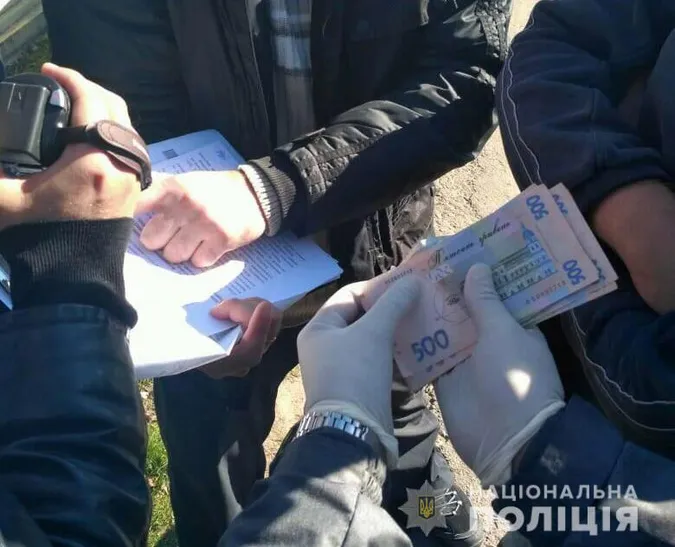 На Волині посадовець за хабар дозволив вивозити руду  з терикону (фото)