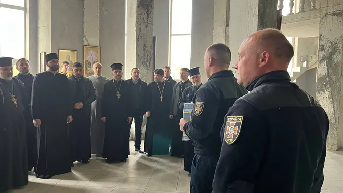 Луцькі рятувальники нагадали священнослужителям правила безпеки