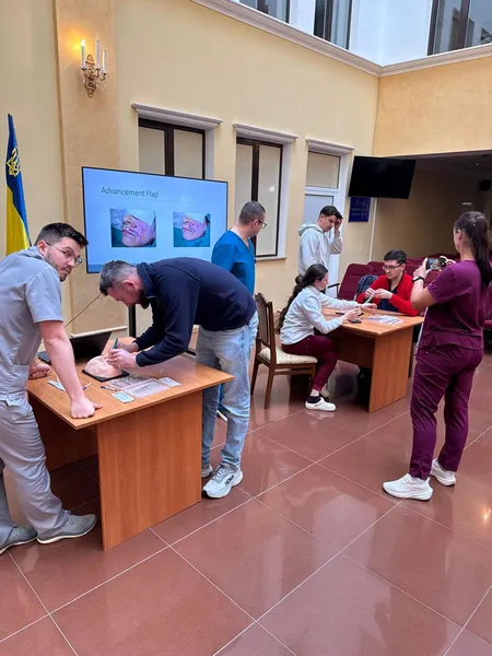 Як на Волині канадські лікарі відновлюють обличчя українських захисників (фото)