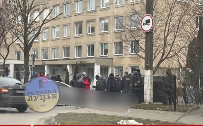 У Луцьку затримали чоловіка з великою сумою грошей, – ЗМІ (відео)