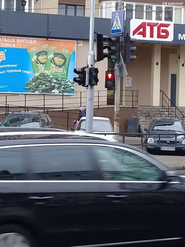 У Луцьку на перехресті Львівської – Городецької запустили новий світлофор (фото)