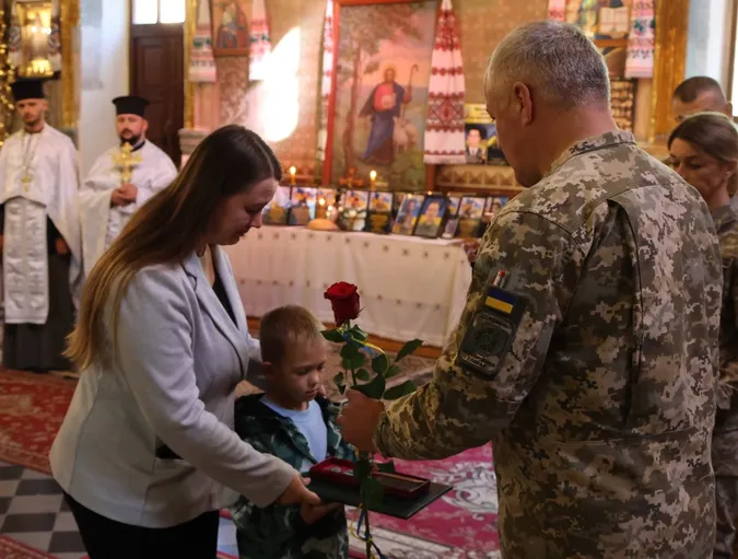 На Волині родинам полеглих прикордонників вручили державні нагороди (фото)