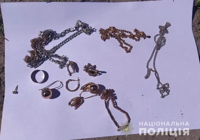 Затримали крадійку, яка винесла з хати волинянки золоті прикраси (фото)