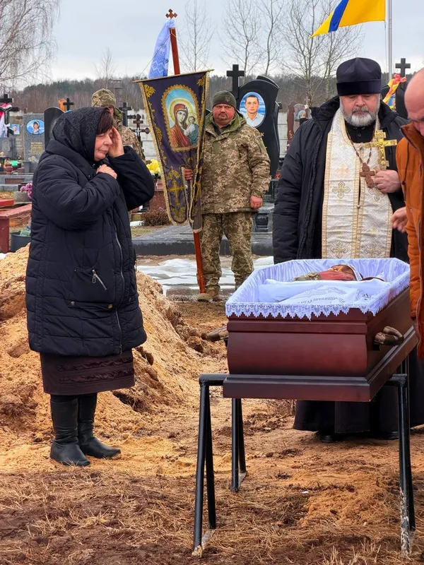 Короткий, але героїчний бойовий шлях: на Волині попрощалися з воїном Іваном Савлуком (фото)