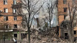 Росіяни вдарили ракетами по Запоріжжю: люди – під завалами (відео)