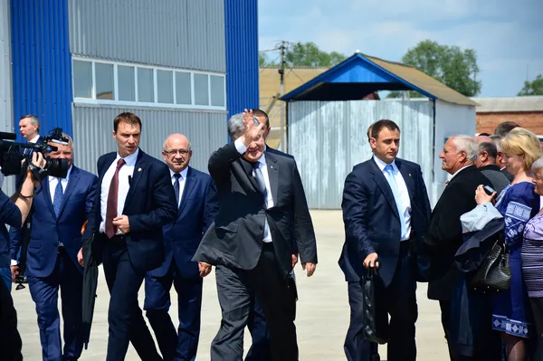 VIP-персони, гвинтокрили та новий завод: репортаж з візиту Порошенка на Волинь (фото)