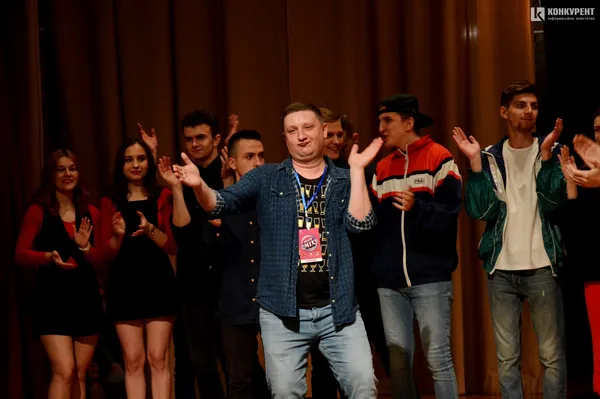 Хірунья, львівська гопота та стриптиз від мами: у Луцьку відбулася студентська «Ліга сміху» (фото)