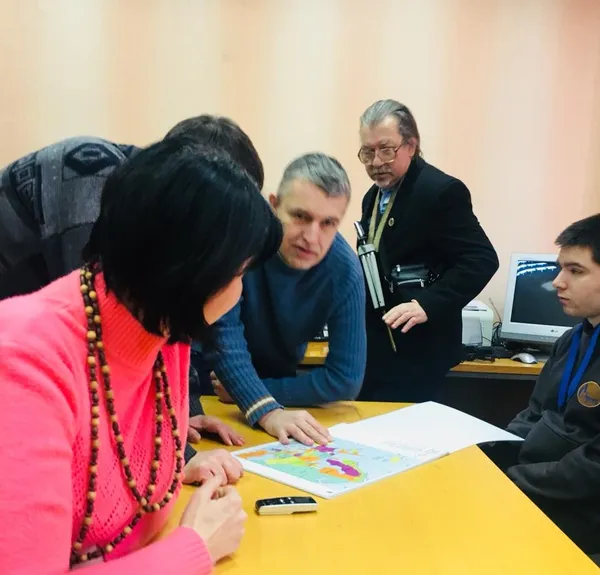 В Україні надрукували атлас світу для людей з вадами зору (фото) 