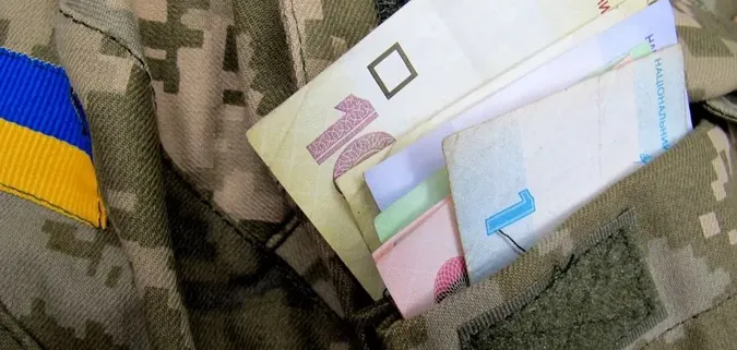 Понад 30 тисяч на місяць: уряд шукає кошти на підвищення мінімальних зарплат ЗСУ