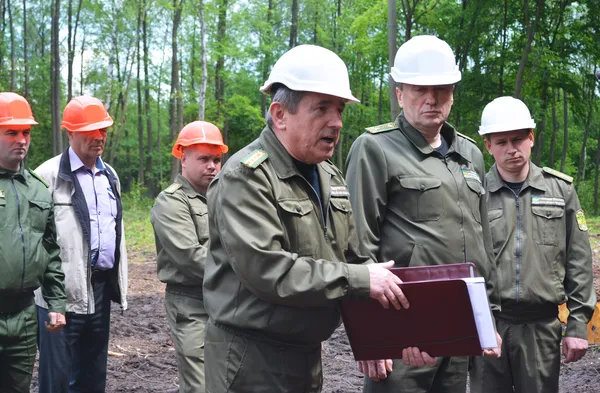 Заробітна плата на лісосічних роботах складає від 7 до 13 тисяч гривень. Роботи є надзвичайно складними та з підвищеною небезпекою.