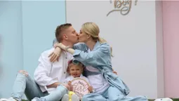 Олександр Зінченко з дружиною розсекретили стать другого малюка (фото)