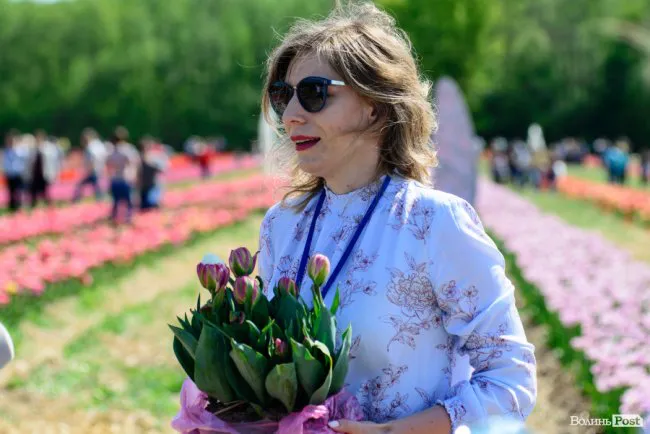 Яскраві тюльпани і люди в масках: як цьогоріч приймає гостей «Волинська Голландія» (фото)
